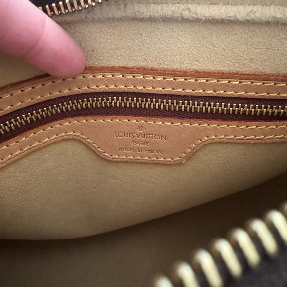 Louis Vuitton Classic Monogram Shoulder Bag - Picture 4 of 11